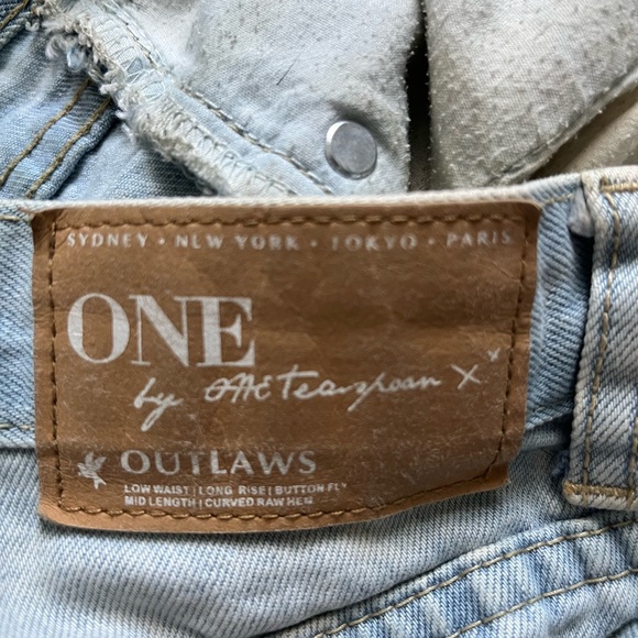 One teaspoon outlaws denim shorts. Size 25 - Picture 4 of 4